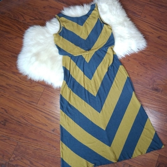 Heather Dress - Picture 2 of 7